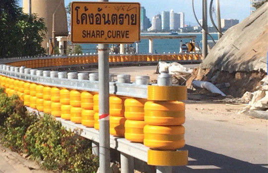 কেনা হলুদ ও কালো ডোরাকাটা নিরাপত্তা রোলার ব্যারিয়ার, ফোম চাকার উপাদান এবং নিরাপত্তা ব্যারিয়ার সলিউশনের জন্য আনুষাঙ্গিক সহ online manufacture