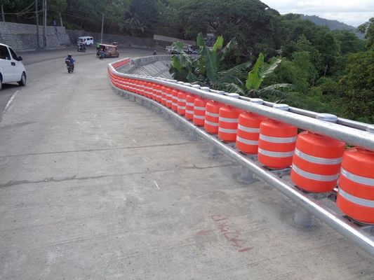কেনা Hot Dipped Galvanized Guardrail Rolling Barrier International Level 4 Certified for Road Protection and Traffic Control online manufacture