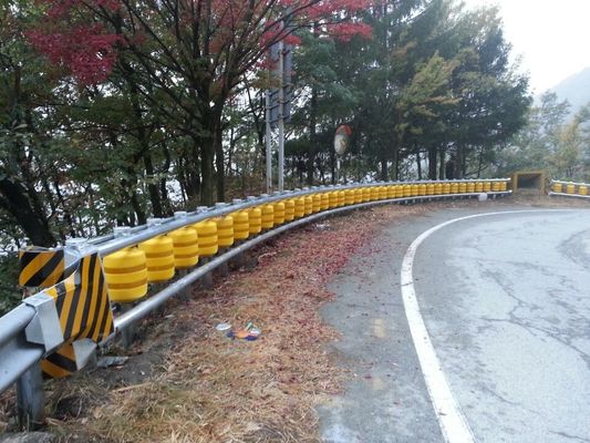 কেনা 3pcs Beam Rolling Barrier with Guardrail Zinc Coating 85um600g per square meter Heavy Duty Traffic Safety Barrier System online manufacture