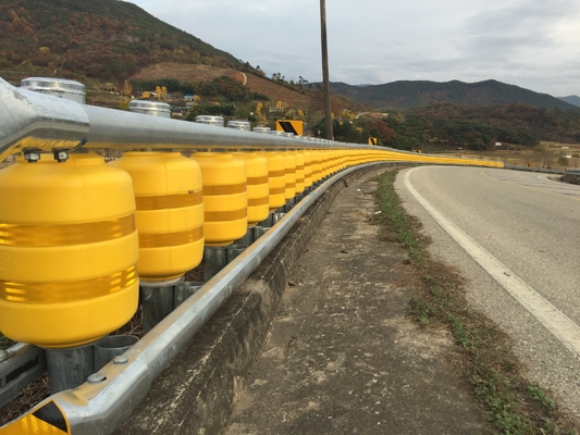 কেনা 4 Meters Length Highway Roller Barrier High Corrosion Resistance for Mountain Roads Highway Protection online manufacture