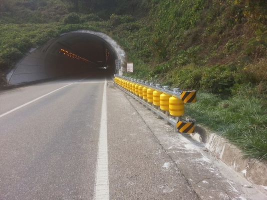 কেনা 4 Meters Length Highway Roller Barrier for Mountain Roads Highly Recommended in Oman online manufacture