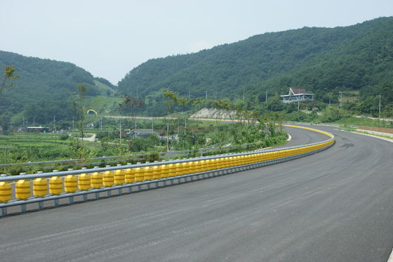 কেনা কাস্টমাইজড রোলিং ব্যারিয়ার, গার্ডরেল জাল (মেস) সাইজ 50x200মিমি, যা মজবুত নিরাপত্তা এবং সাইট অ্যাক্সেস কন্ট্রোল সরবরাহ করার জন্য ডিজাইন করা হয়েছে। online manufacture