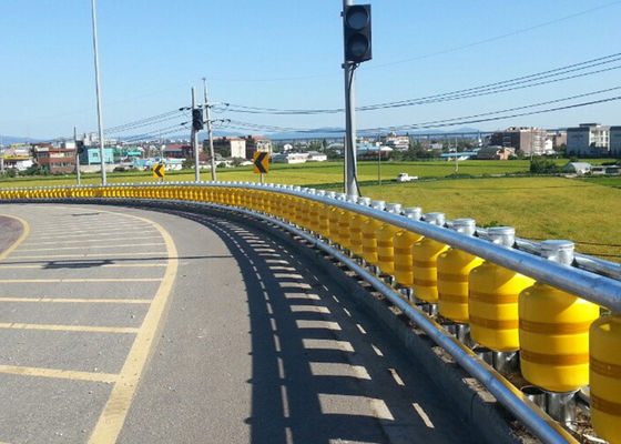 ভালো দাম strength Steel One pillar and four rails protection method Roller Crash Barrier constructed with materials to ensure long term operational safety অনলাইন