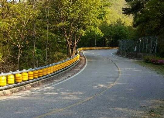 ভালো দাম ১০-১৫ দিনের উৎপাদন সময় সুরক্ষা রোলার ব্যারিয়ার কাস্টমাইজড সুরক্ষা ব্যারিয়ার সংঘর্ষ থেকে কর্মী ও সরঞ্জাম রক্ষা করে অনলাইন