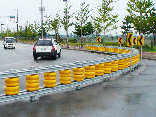 ভালো দাম Red Fence Rolling Barrier with Guardrail Designed to Improve Highway Traffic Flow and Enhance Roadside Protection অনলাইন