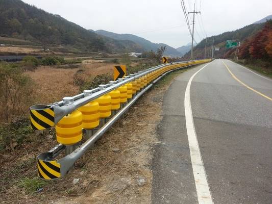 Good price Superior Performance Roller Crash Barrier with Double Buckets or Single Bucket and JT/T281-2007 Standard অনলাইন